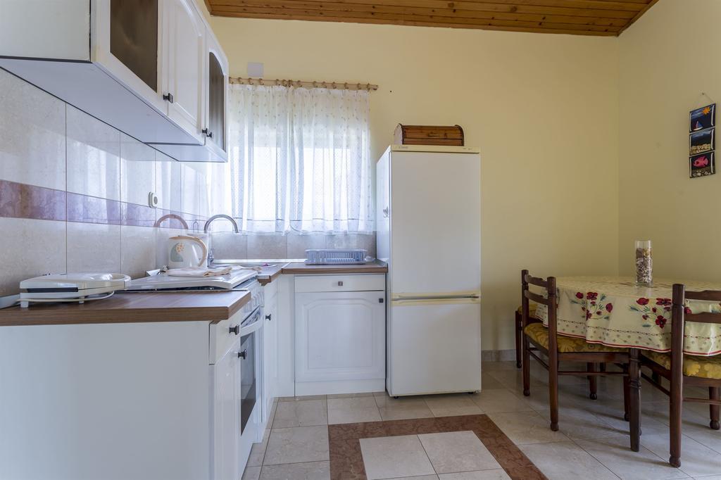 Apartment Srecko Vinisce Luaran gambar